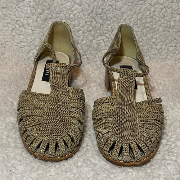 Stuart Weitzman Tessutto T-Strap Sandals Size  7.5 - Picture 2 of 6